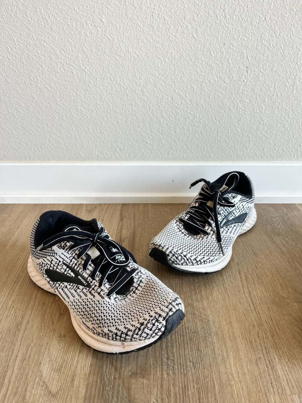 Brooks, Revel 3 Black/White Running Shoes, Knit Material, Womams 7.5
